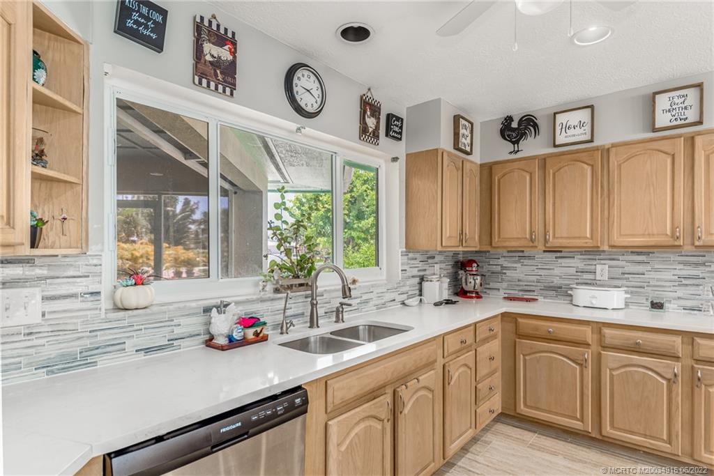 4236 Southeast Rainbows End Stuart, FL 34997 - Photo 14 of 32