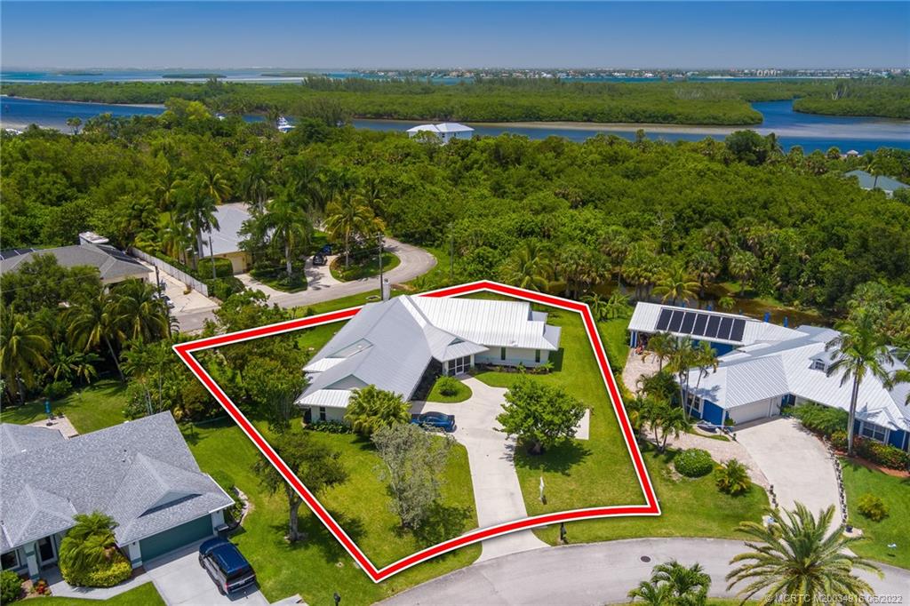 4236 Southeast Rainbows End Stuart, FL 34997 - Photo 3 of 32