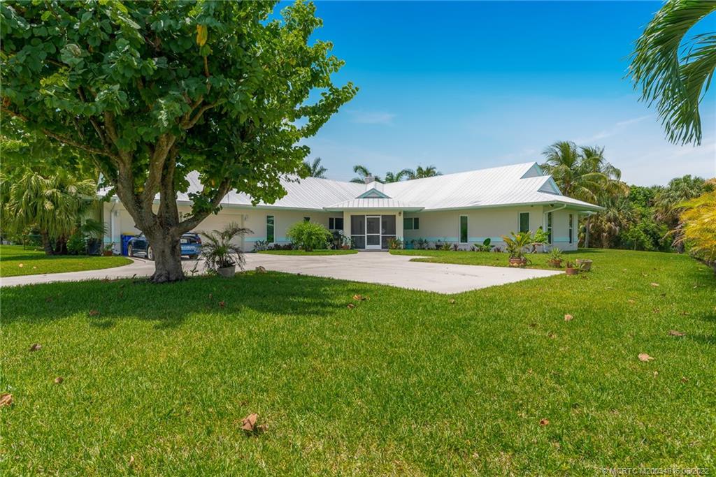 4236 Southeast Rainbows End Stuart, FL 34997 - Photo 5 of 32