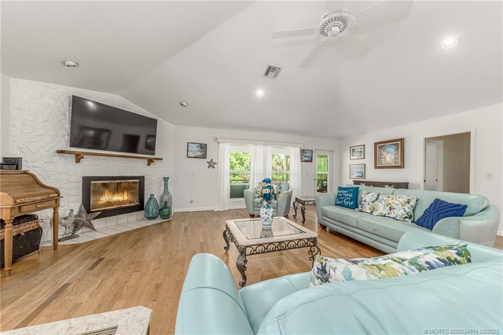 4236 Southeast Rainbows End Stuart, FL 34997 - Photo 8 of 32