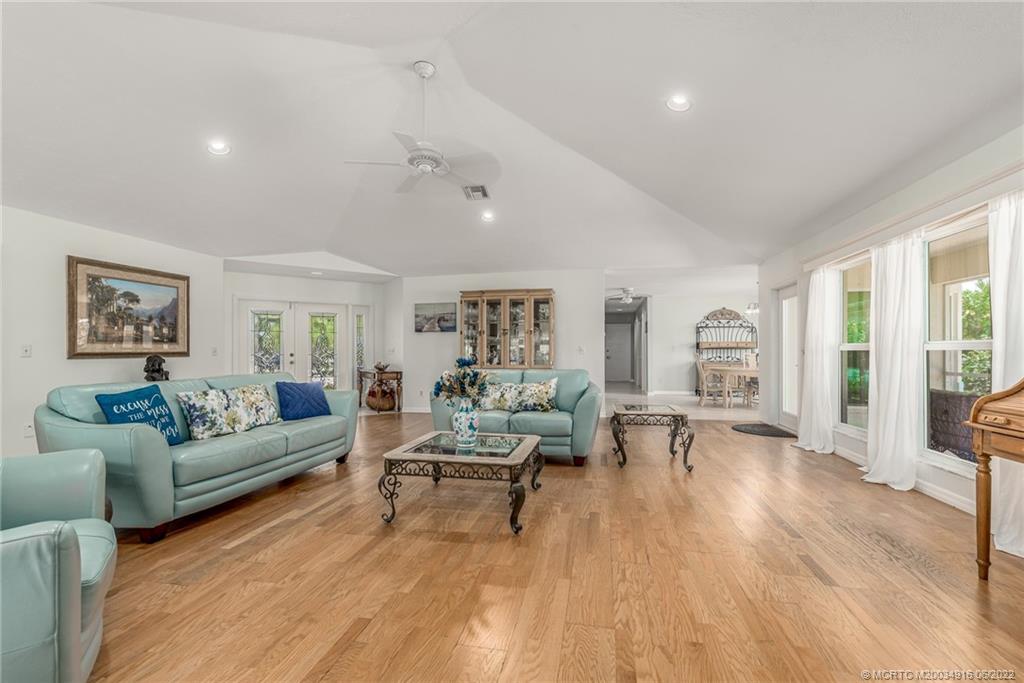 4236 Southeast Rainbows End Stuart, FL 34997 - Photo 9 of 32