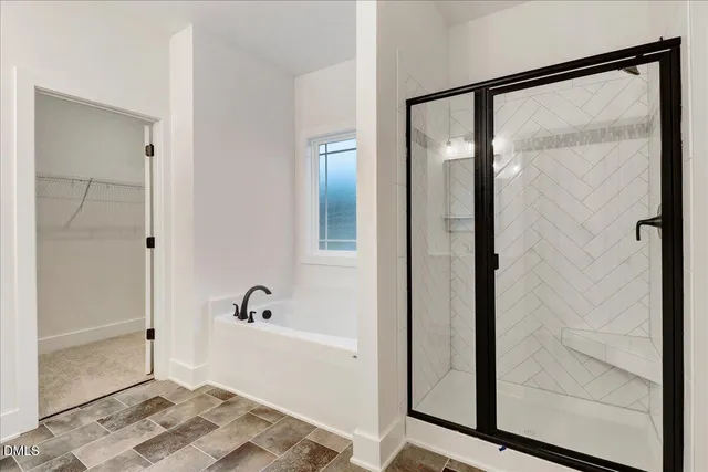 a close view of a bathtub in a bathroom