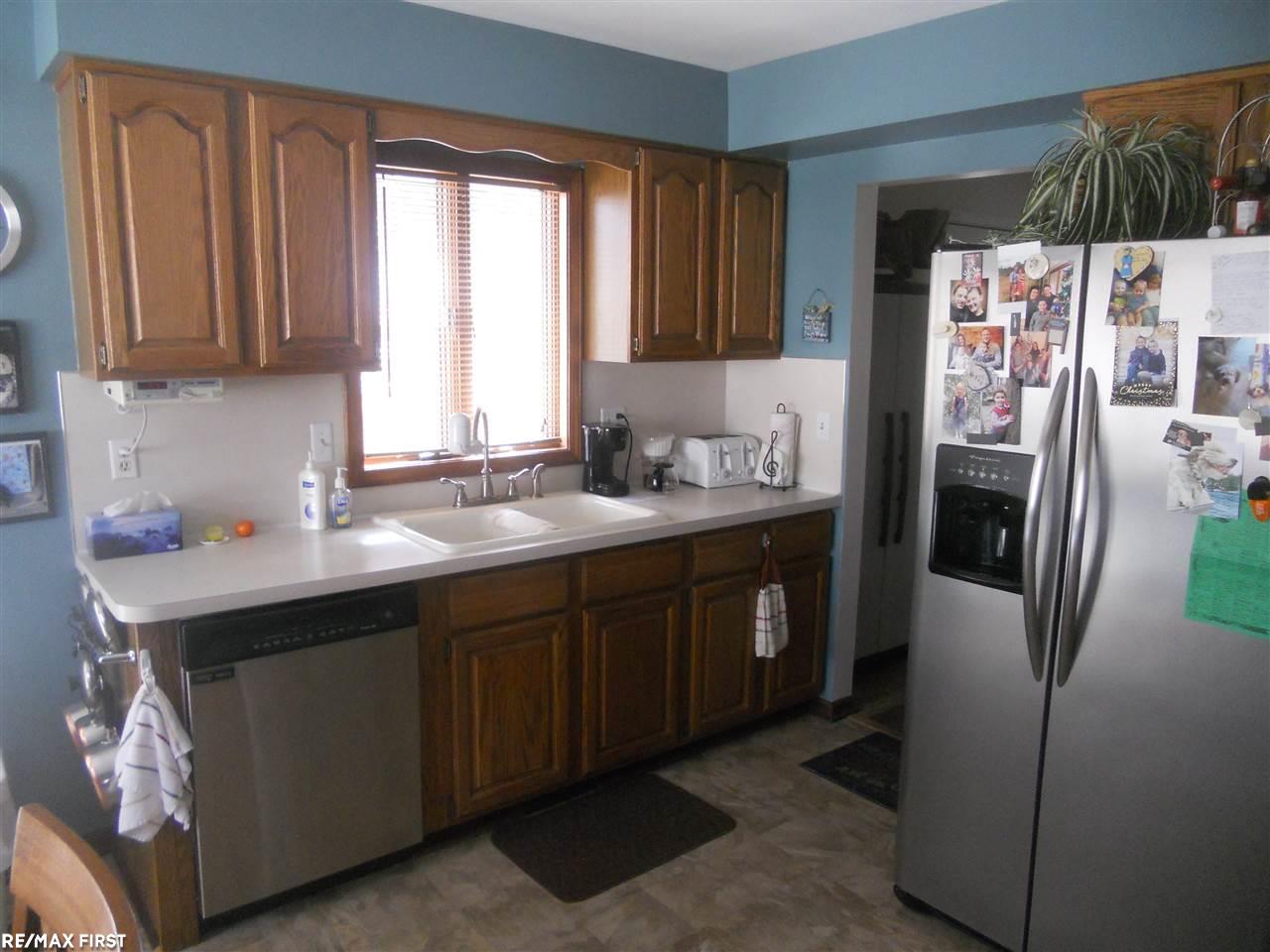 35116 Ridge Street Richmond, MI 48062 - Photo 9 of 25 31313472-8.JPG