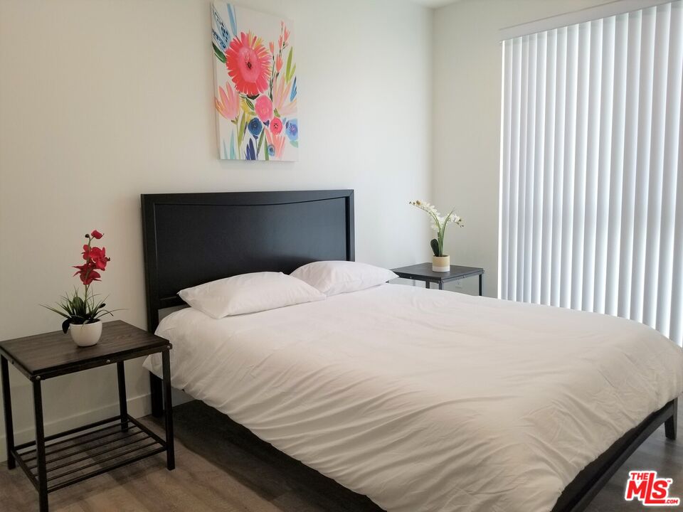 744 Hartford Avenue, Unit 206 Los Angeles, CA 90017 - Photo 13 of 23 a bedroom with a bed and a painting on the wall