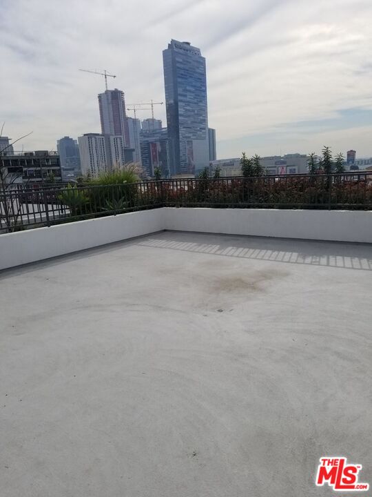 744 Hartford Avenue, Unit 206 Los Angeles, CA 90017 - Photo 22 of 23 a view of terrace