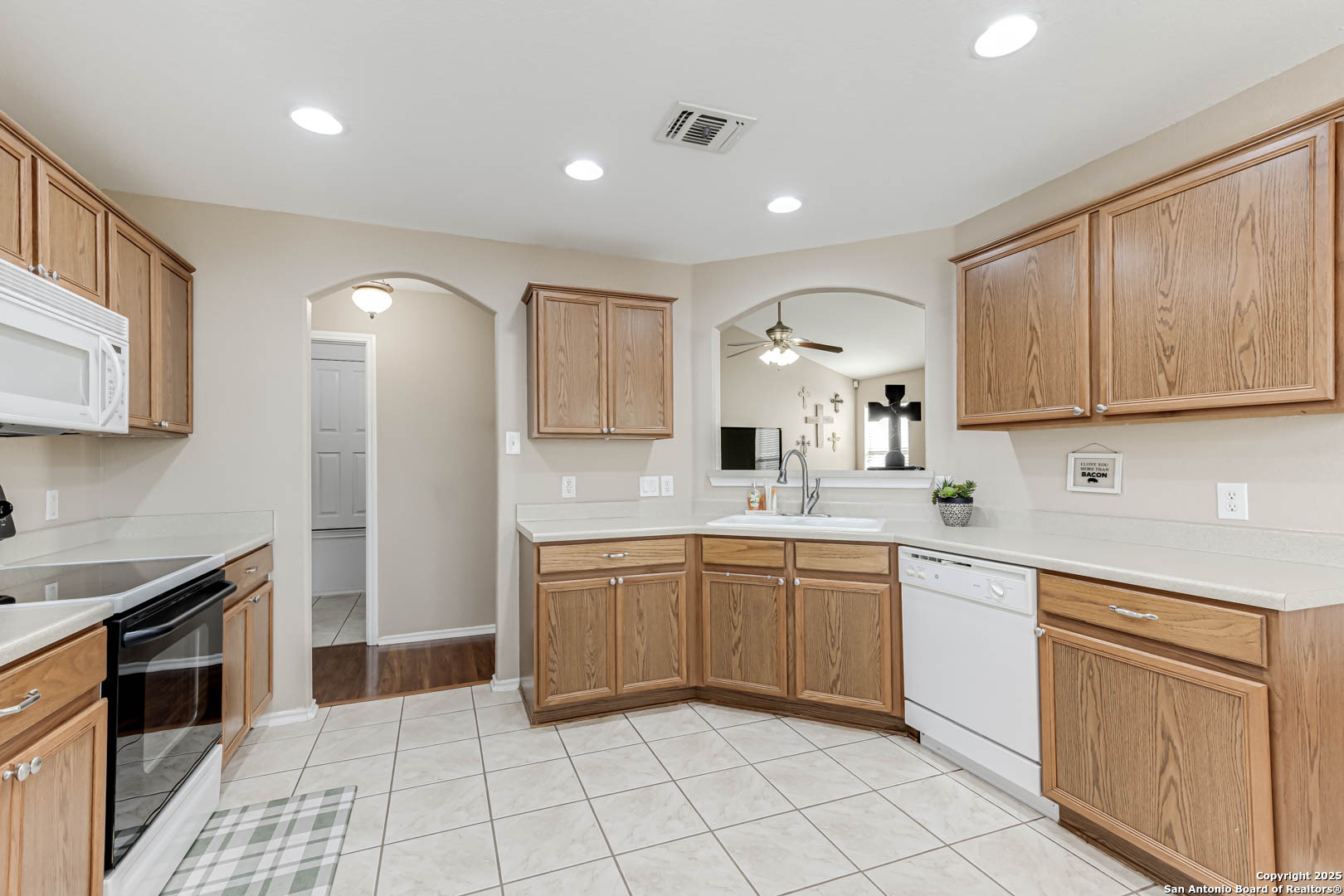 8519 Chickasaw Bluff Converse, TX 78109 - Photo 16 of 34