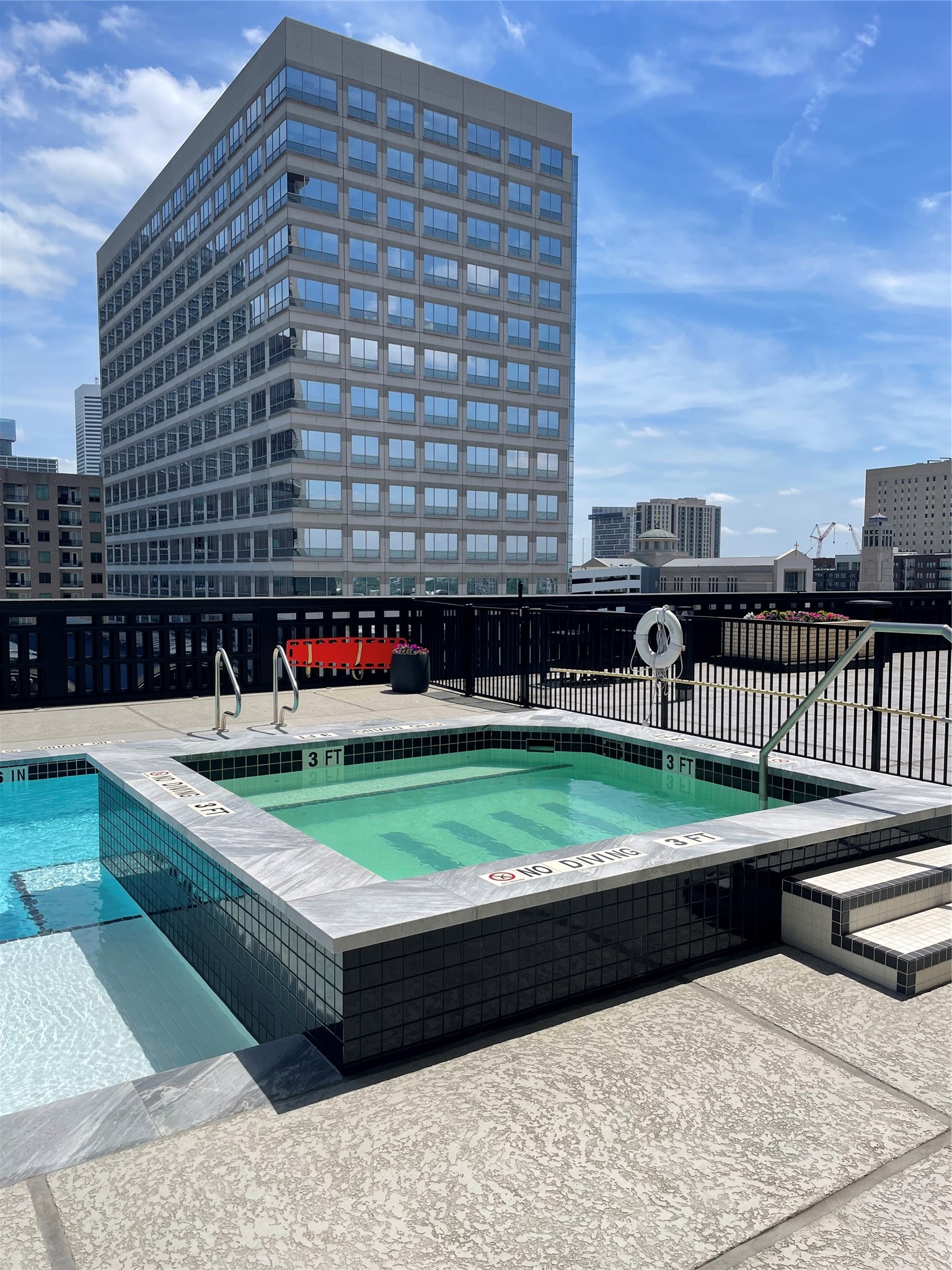 2016 Main Street, Unit 903 Houston, TX 77002 - Photo 20 of 25 Pool 2