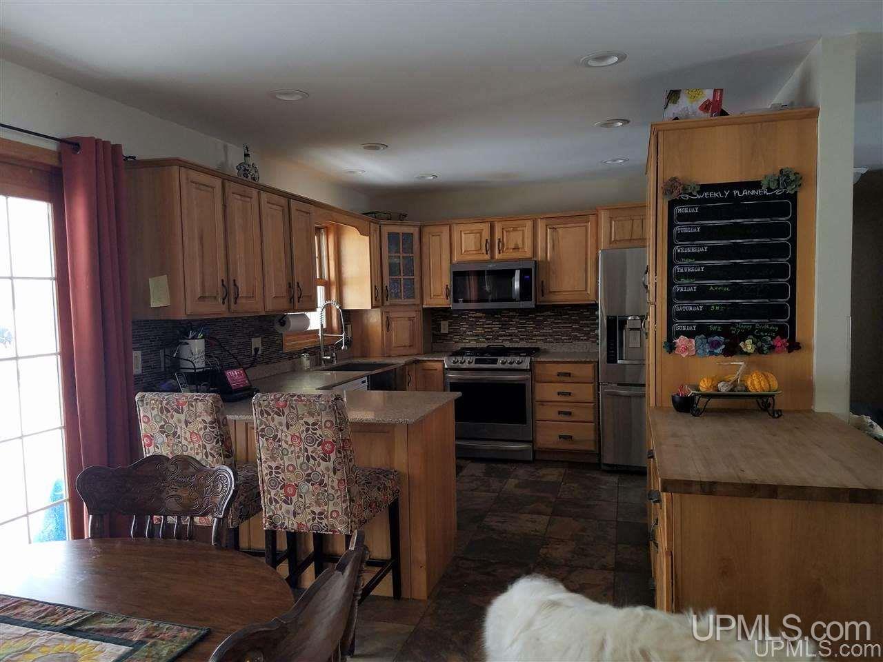 14211 North Stateline Road Hurley, WI 54534 - Photo 4 of 50
