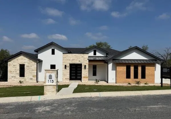 $869,000 | 113 Stoneledge, Fredericksburg, TX 78624