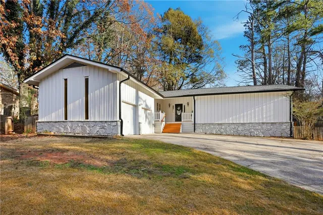 a view of a house with a yard and garage