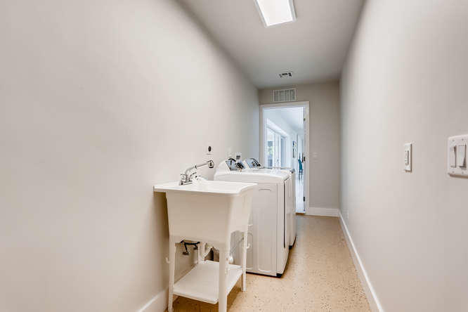 600 Southwest 3rd Street Boca Raton, FL 33486 - Photo 16 of 29 Laundry Room