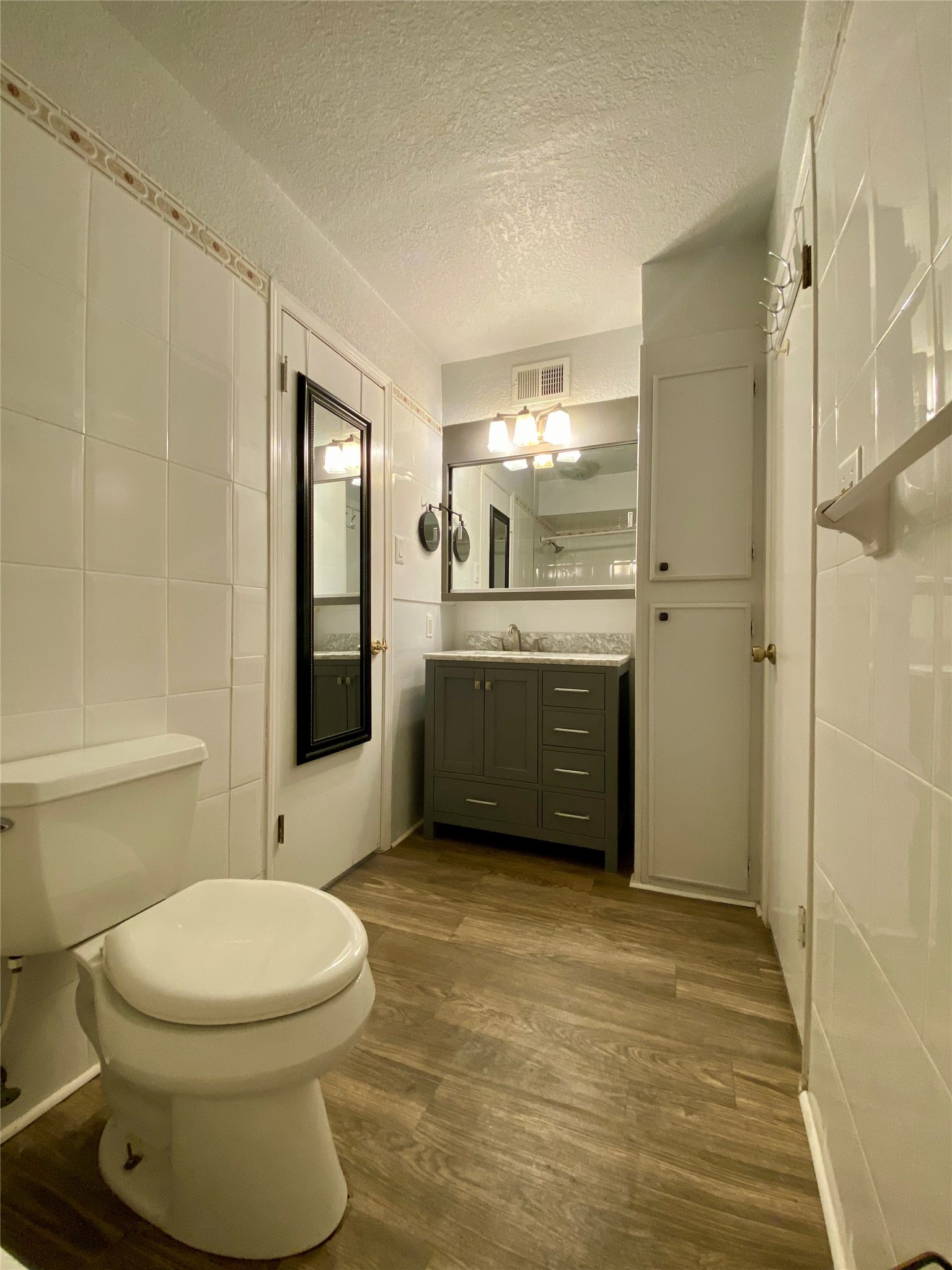 102 Redfish Drive Freeport, TX 77541 - Photo 21 of 44 a bathroom with a toilet sink and shower