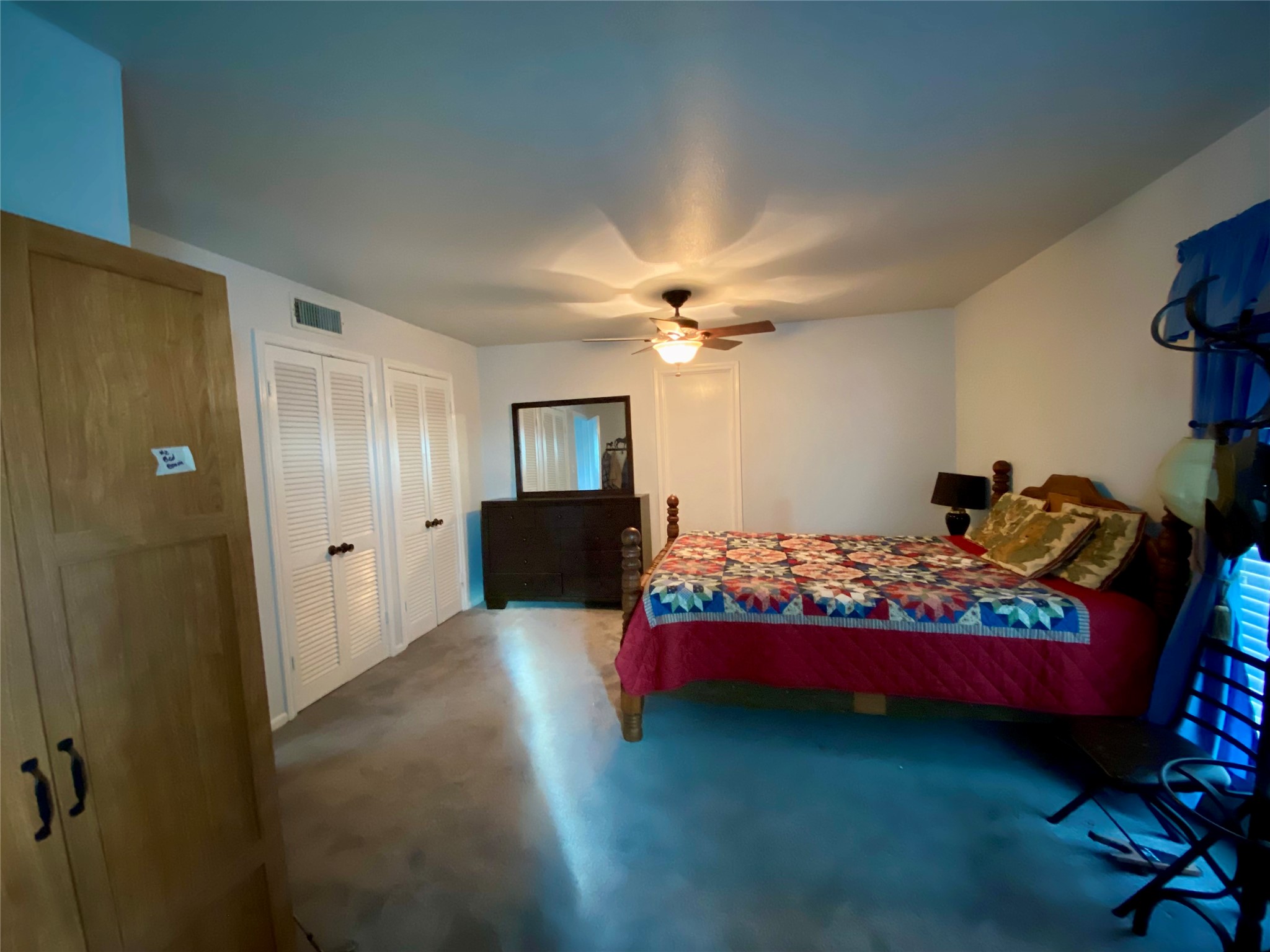 102 Redfish Drive Freeport, TX 77541 - Photo 23 of 44 a view of a livingroom with window