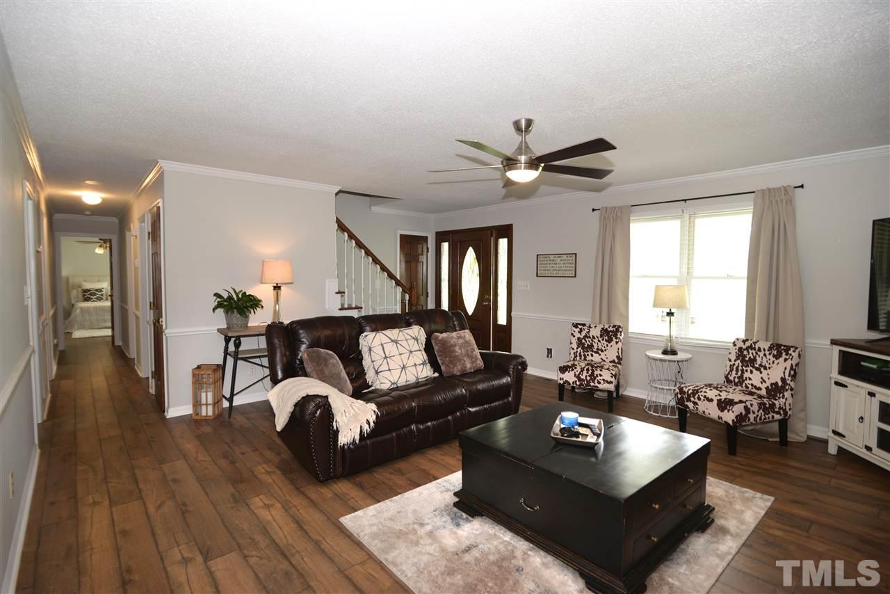 883 Corbett Road Clayton, NC 27520 - Photo 6 of 30 Gallery Image 6
