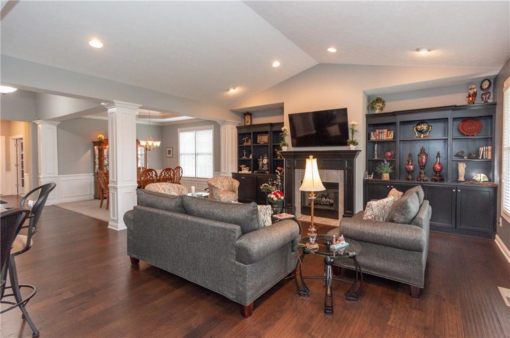 6134 Roxburgh Place Noblesville, IN 46062 - Photo 4 of 28 Gallery Image 4