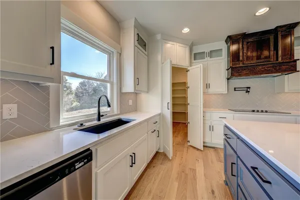 $699,000 | 4005 Northeast Apple Grove Drive, Lee's Summit, MO 64064