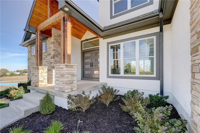 $764,900 | 4005 Northeast Apple Grove Drive, Lee's Summit, MO 64064