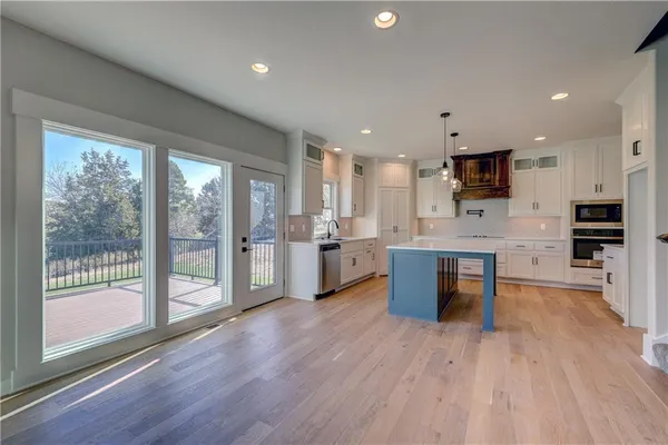 $699,000 | 4005 Northeast Apple Grove Drive, Lee's Summit, MO 64064