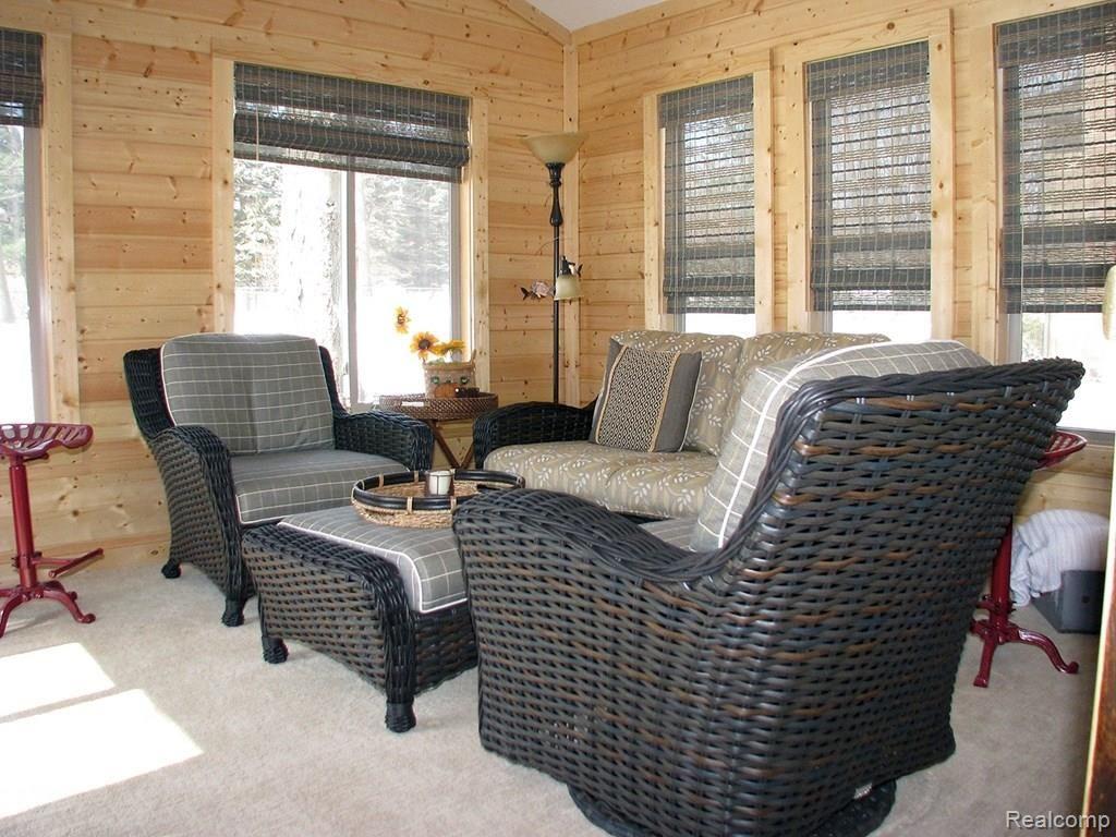 2369 Highfield Road Waterford, MI 48329 - Photo 12 of 31 12 Sunroom.jpg