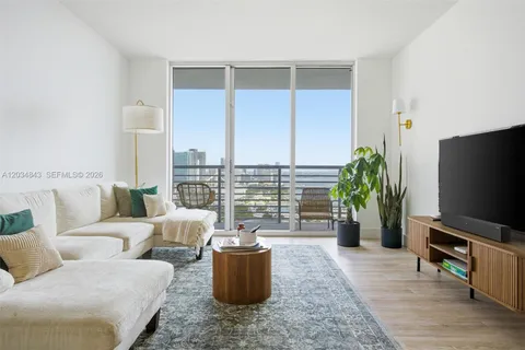 $635,000 | 325 South Biscayne Boulevard, Unit 4022, Miami, FL 33131