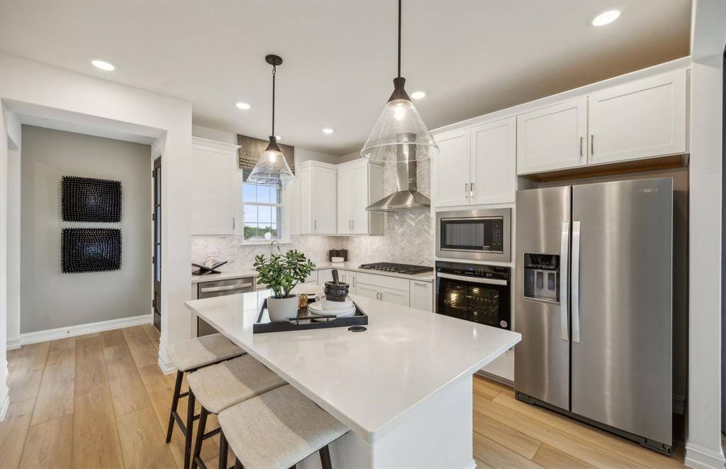405 Snowbird Way McKinney, TX 75071 - Photo 3 of 12 Spacious kitchen with eat-in bartop island