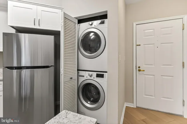 $3,100 | 1641 International Drive, Unit 415, McLean, VA 22102