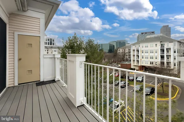 $3,100 | 1641 International Drive, Unit 415, McLean, VA 22102