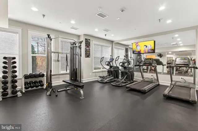 $3,100 | 1641 International Drive, Unit 415, McLean, VA 22102