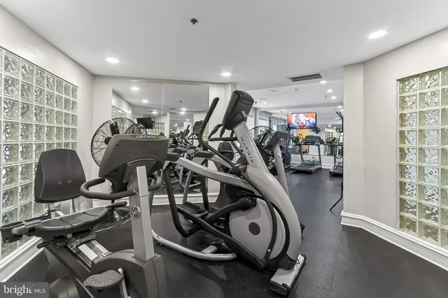 $3,100 | 1641 International Drive, Unit 415, McLean, VA 22102