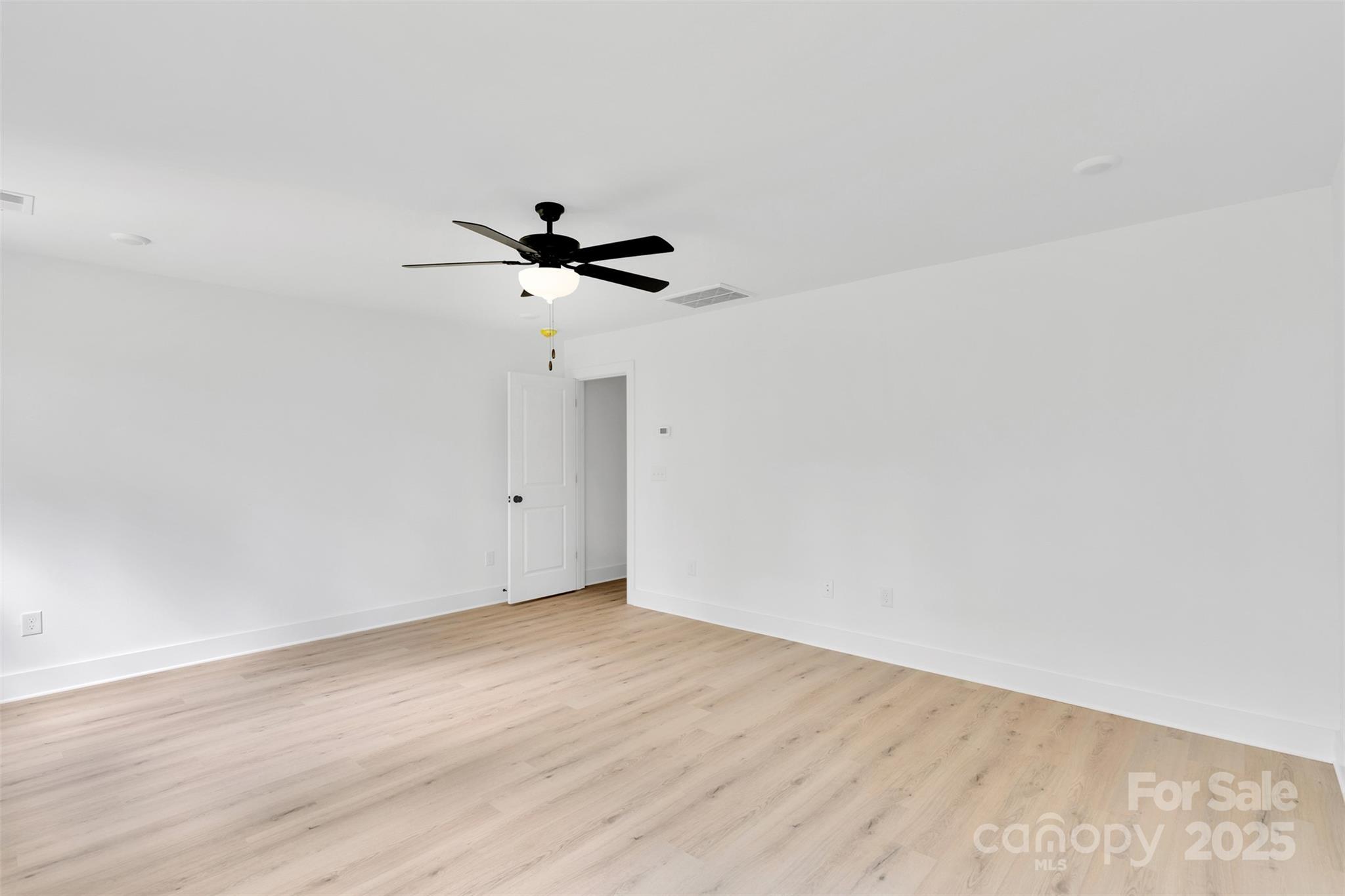 3545 Lake Road Charlotte, NC 28269 - Photo 17 of 32 Gallery Image 17