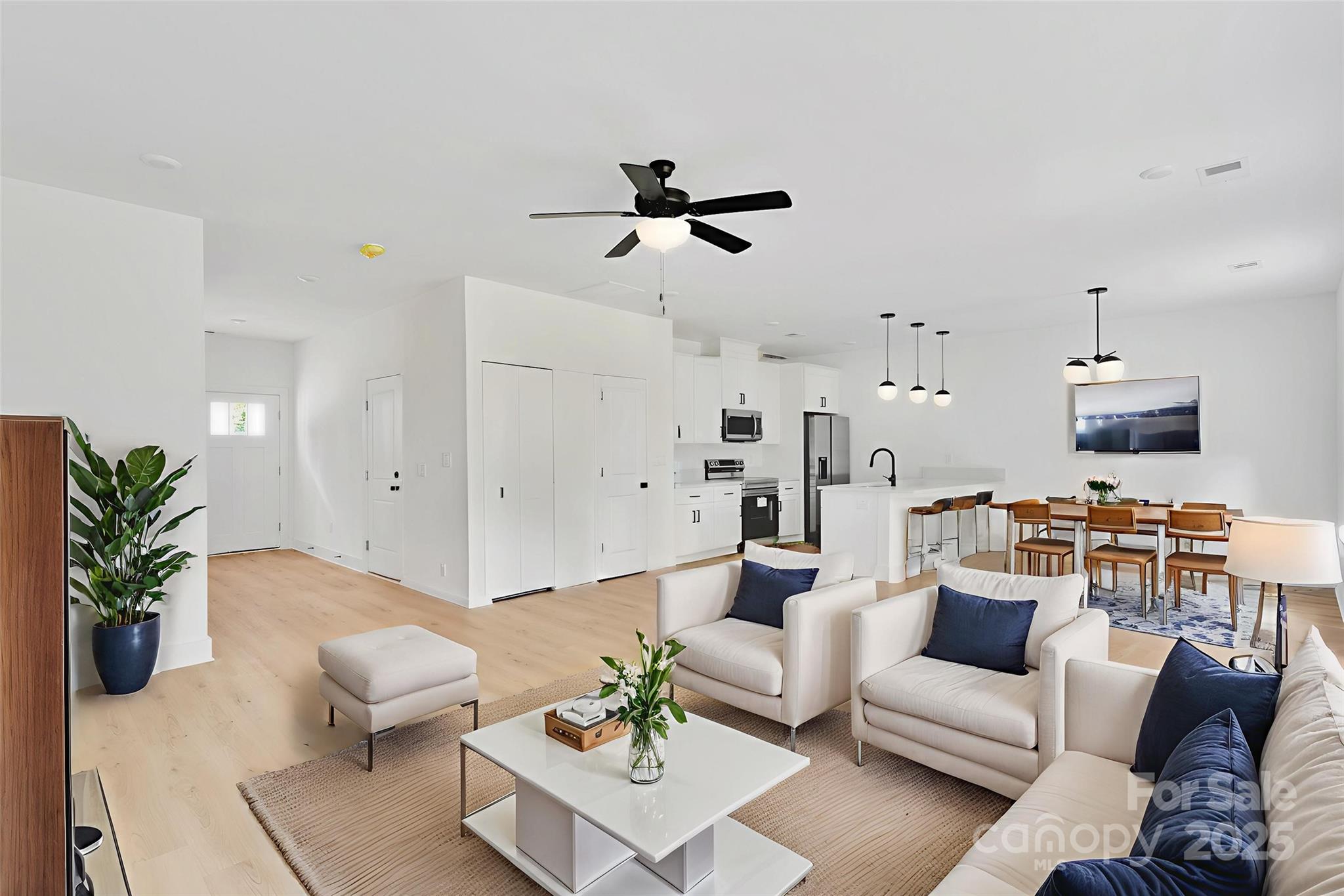 3545 Lake Road Charlotte, NC 28269 - Photo 4 of 32 Gallery Image 4