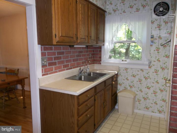 131 Knapp Road Lansdale, PA 19446 - Photo 5 of 19 Kitchen