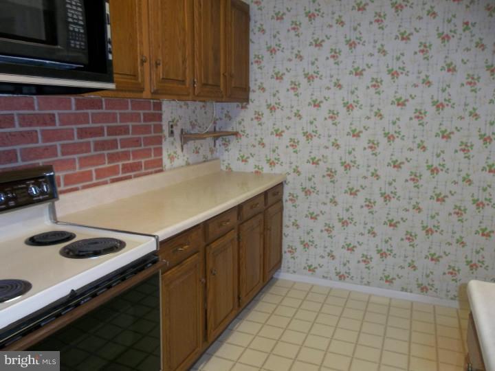 131 Knapp Road Lansdale, PA 19446 - Photo 6 of 19 Kitchen