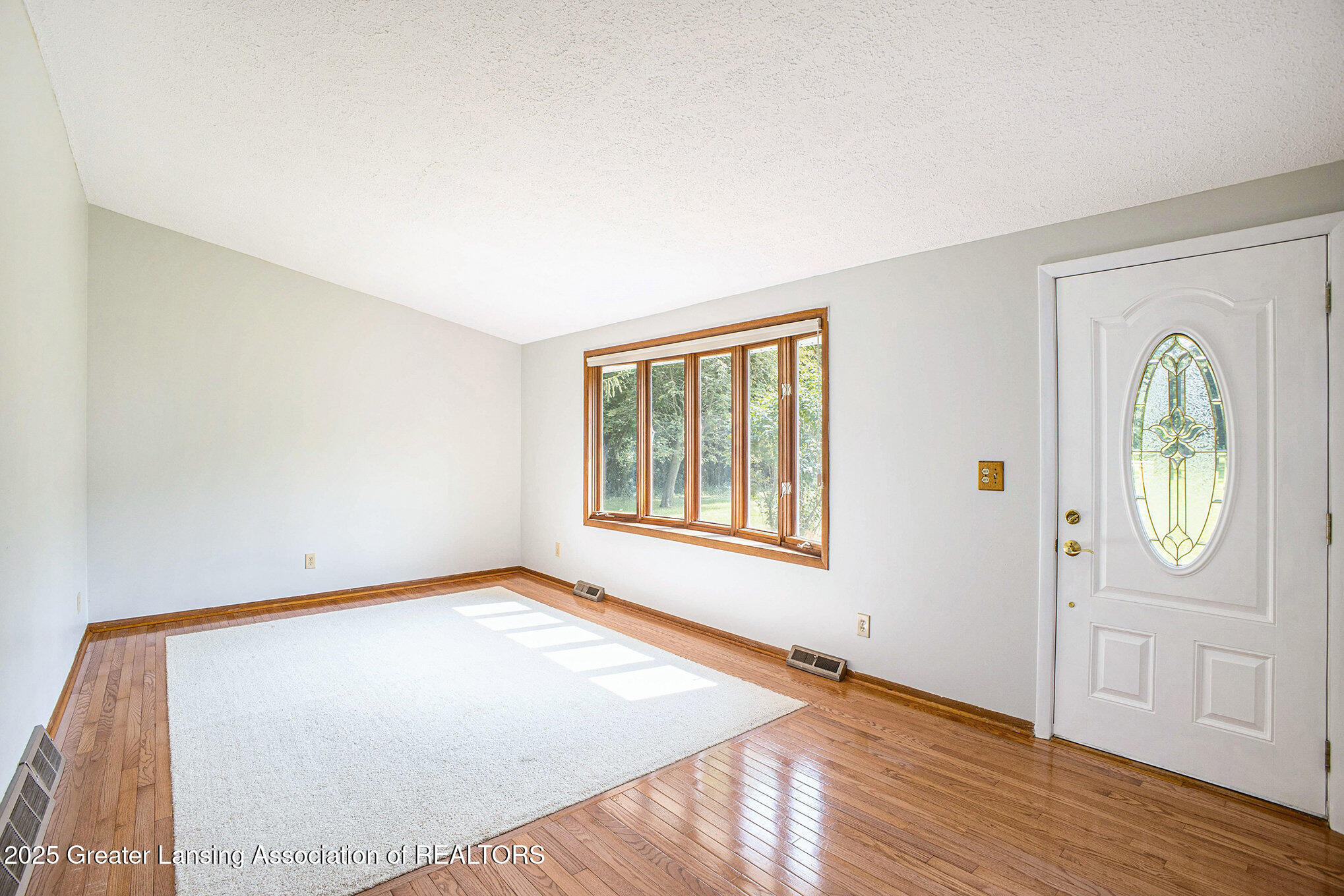 6379 Foster Road Haslett, MI 48840 - Photo 2 of 34 6379 Foster. Living Room