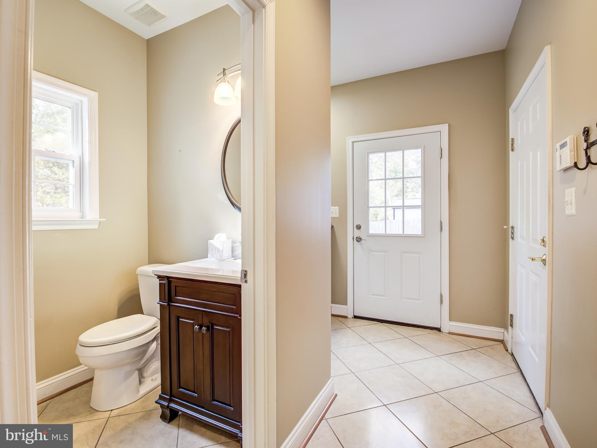 483 Poplar Road Fredericksburg, VA 22406 - Photo 33 of 64 Main Floor Bath