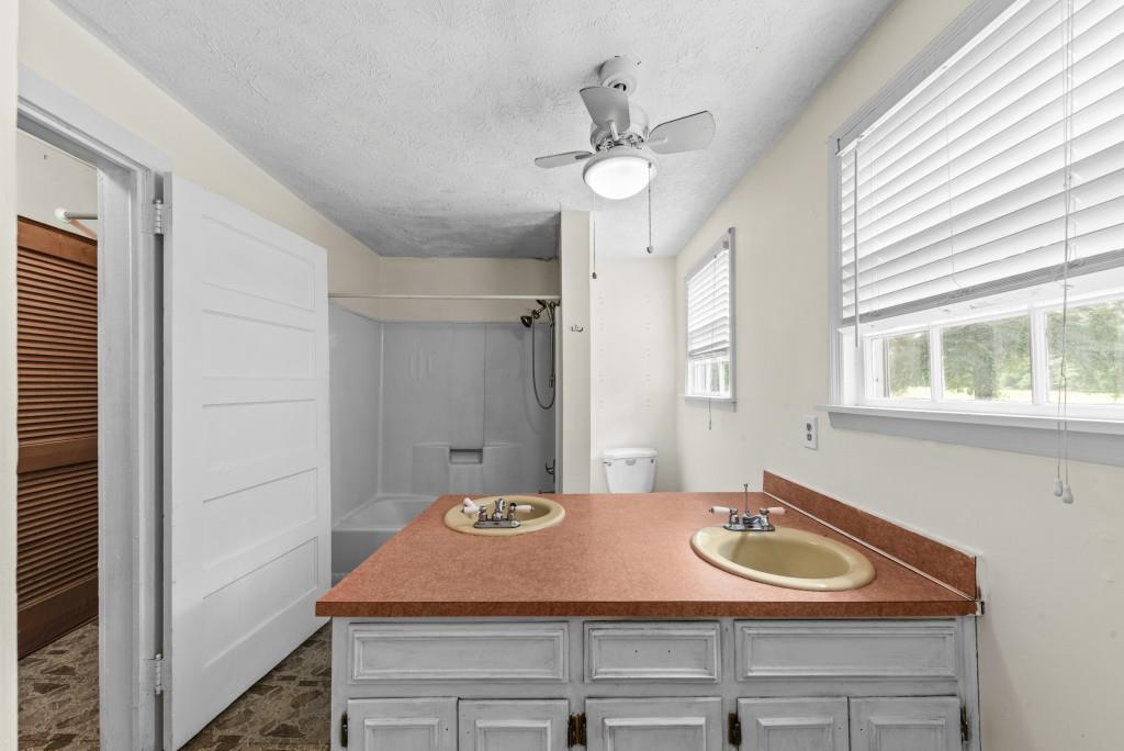 1047 Dixie Road Covington, GA 30014 - Photo 19 of 46 Gallery Image 19