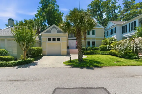 $915,000 | 21 Crosstree Drive, Hilton Head Island, SC 29926
