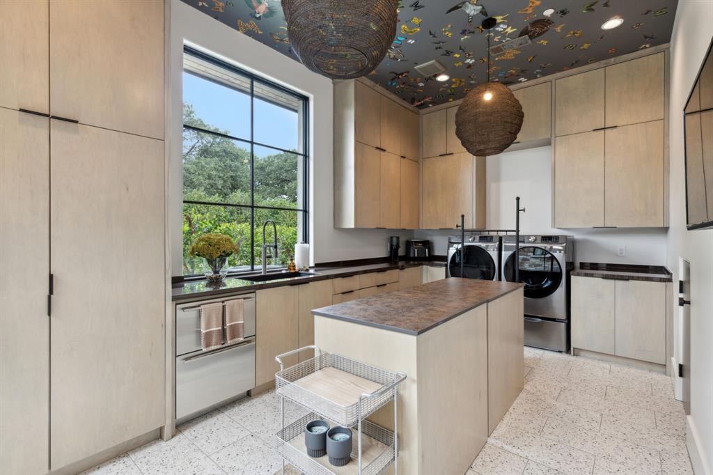 1502 Bluffview Drive Roanoke, TX 76262 - Photo 11 of 34 a kitchen that has a microwave a sink and a stove in it