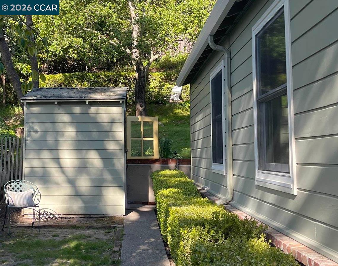 120 Las Vegas Road Orinda, CA 94563 - Photo 21 of 23 a view of back yard of the house with a yard