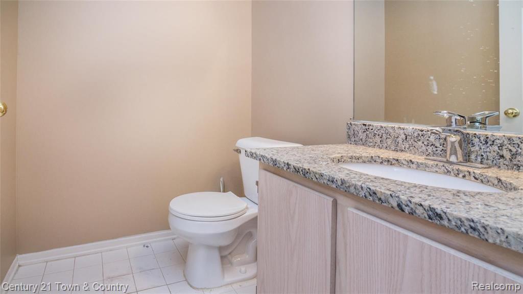 22314 Cape Cod Way Farmington, MI 48336 - Photo 18 of 32