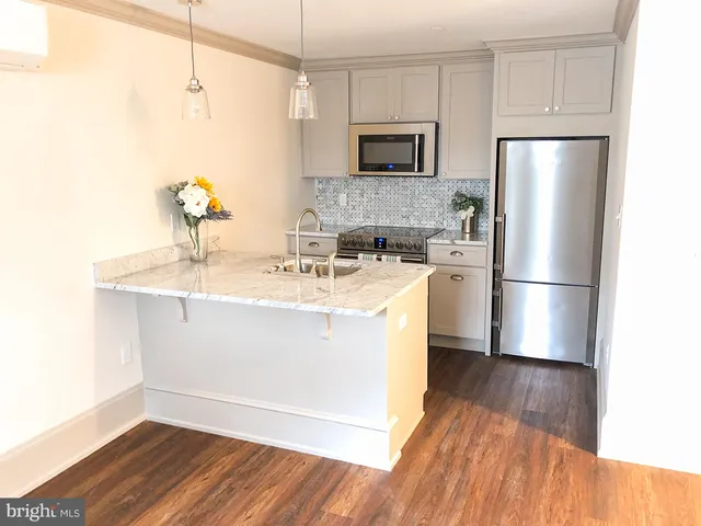 $2,800 | 1302 East Capitol Street Northeast, Unit B, Washington, DC 20003