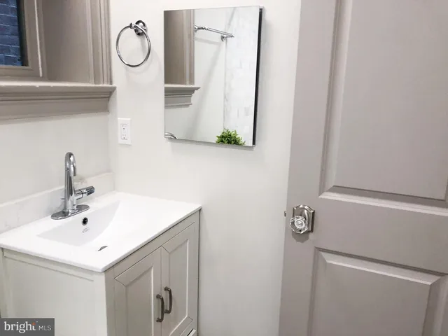 $2,800 | 1302 East Capitol Street Northeast, Unit B, Washington, DC 20003