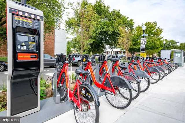 $2,800 | 1302 East Capitol Street Northeast, Unit B, Washington, DC 20003