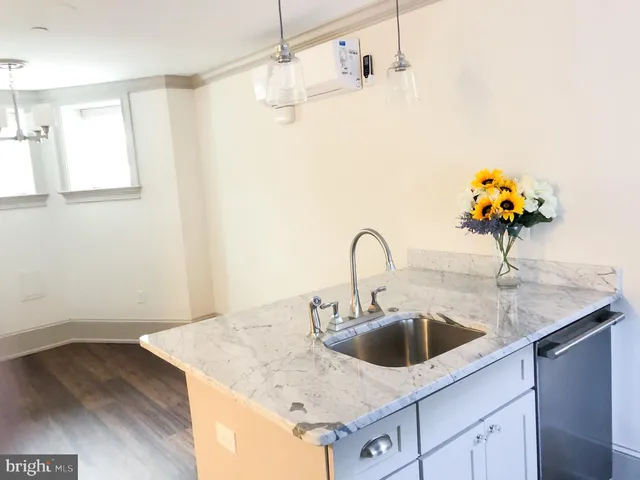 $2,800 | 1302 East Capitol Street Northeast, Unit B, Washington, DC 20003