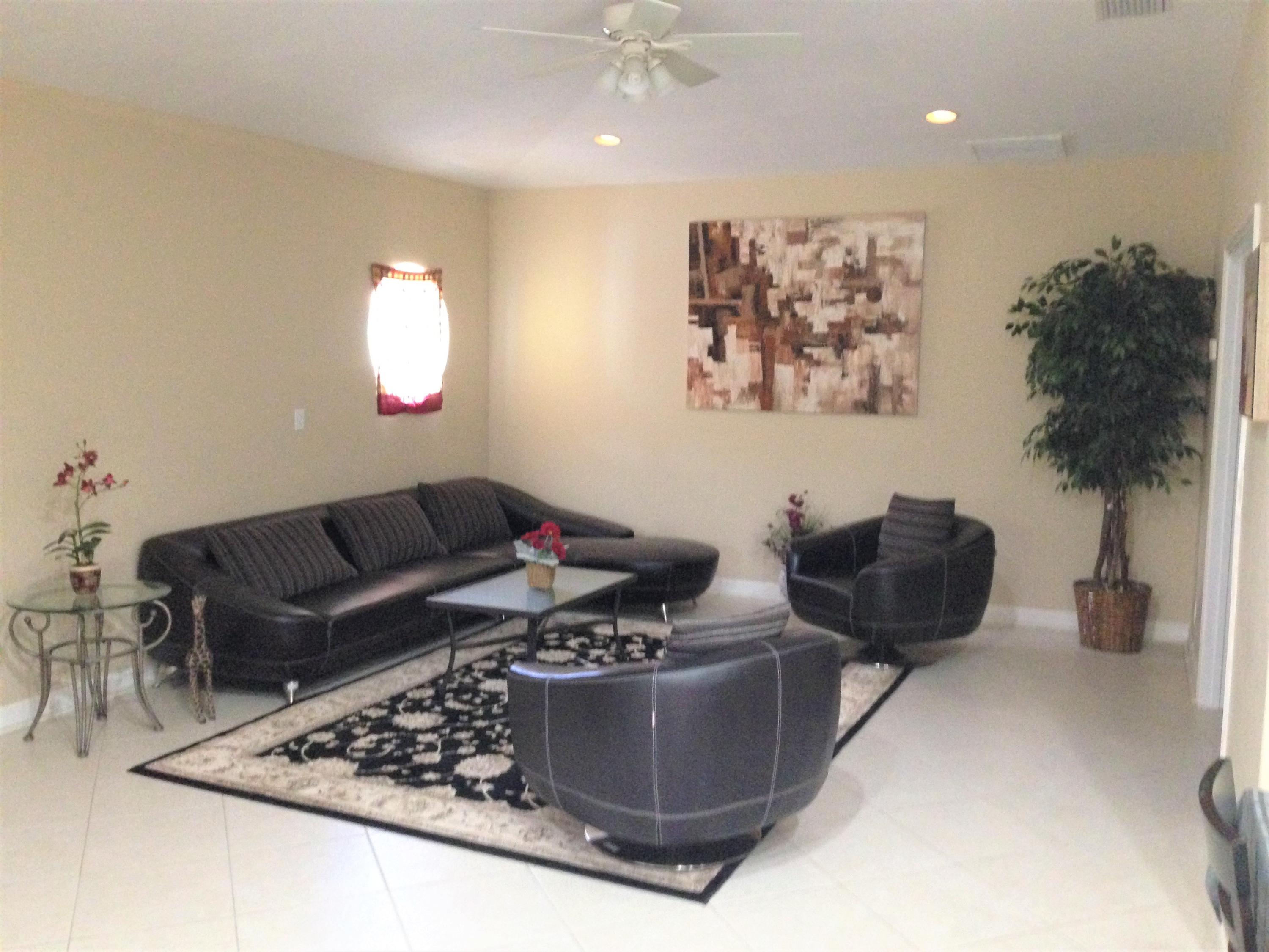 9897 Sandy Run Road Jupiter, FL 33478 - Photo 16 of 30 a living room with furniture