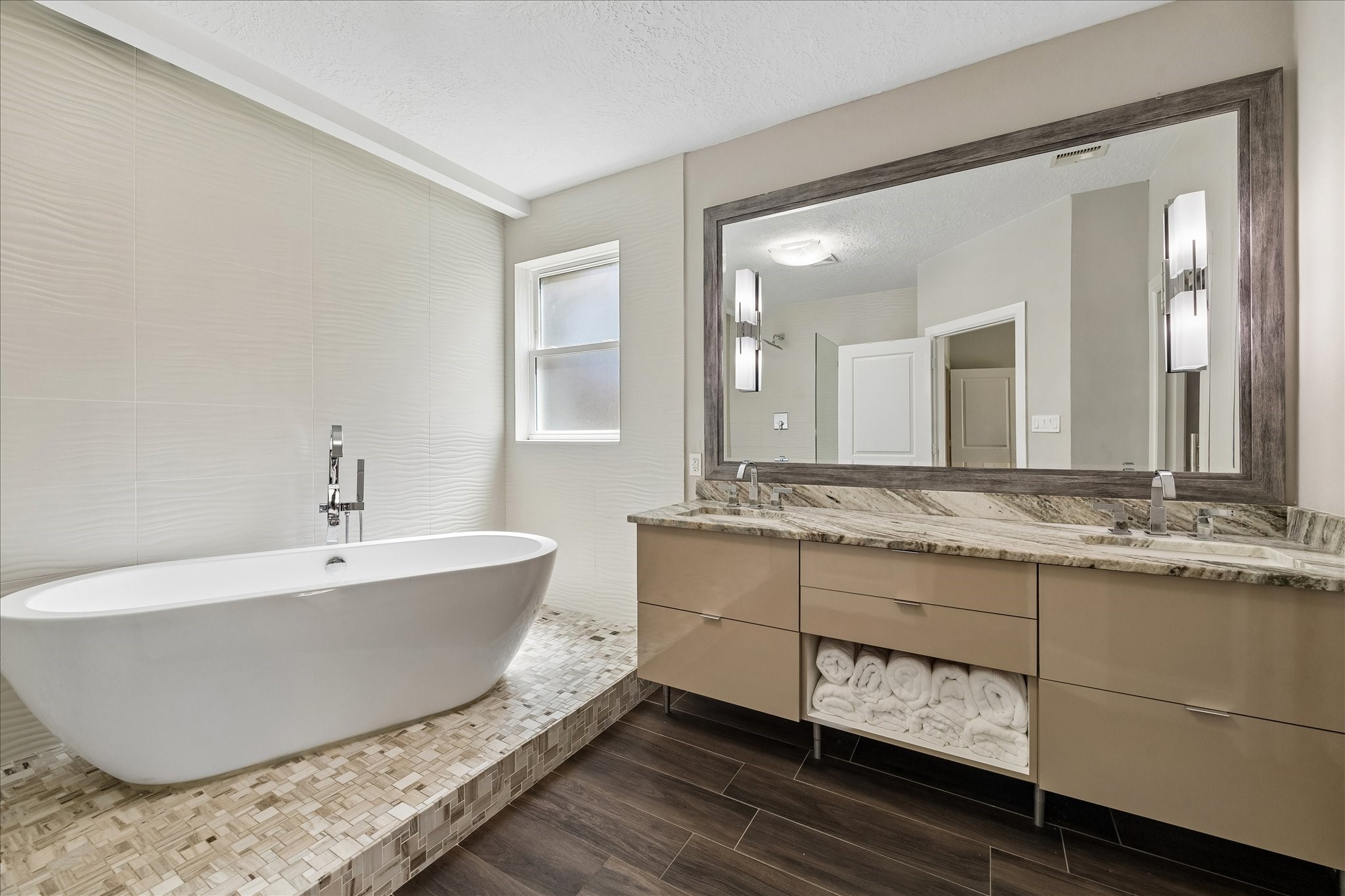 14855 Perthshire Road Houston, TX 77079 - Photo 23 of 43 Primary bathroom