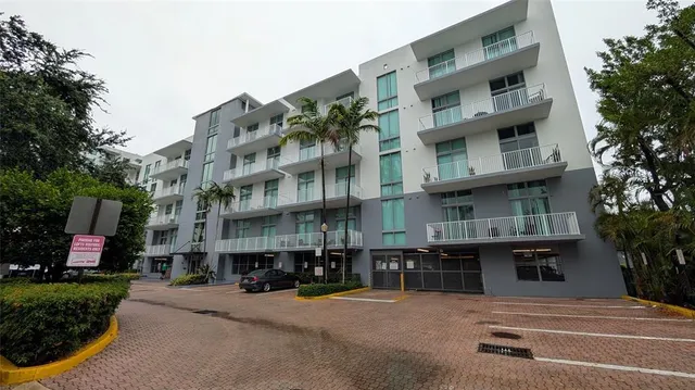 $1,825 | 2100 Van Buren Street, Unit 309, Hollywood, FL 33020