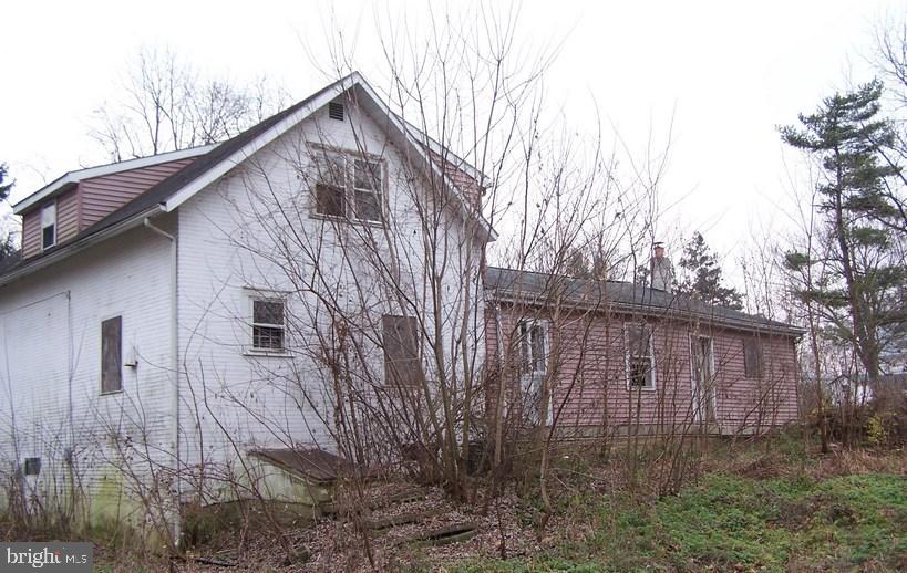 688 South Chiques Road Manheim, PA 17545 - Photo 2 of 7