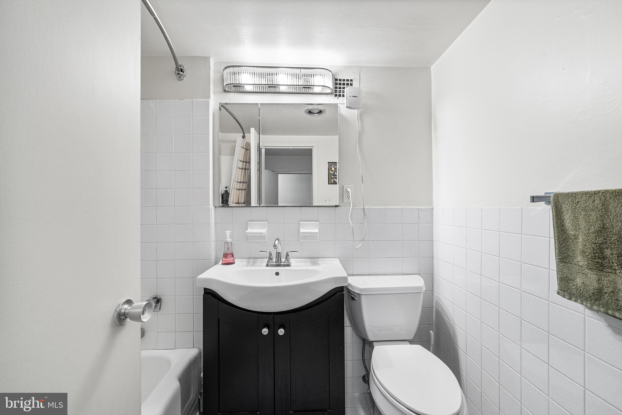 224-30 West Rittenhouse Square, Unit 1002 Philadelphia, PA 19103 - Photo 27 of 31