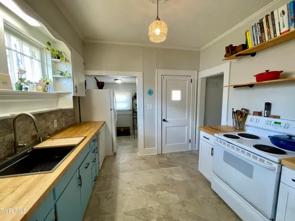 $259,900 | 422 Magnolia Avenue, Johnson City, TN 37604